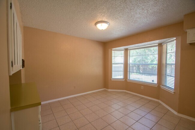 Building Photo - Charmer in Arlington