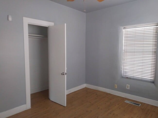 Building Photo - 2 bedrooms, 1 bath, fenced yard near CNM, UNM