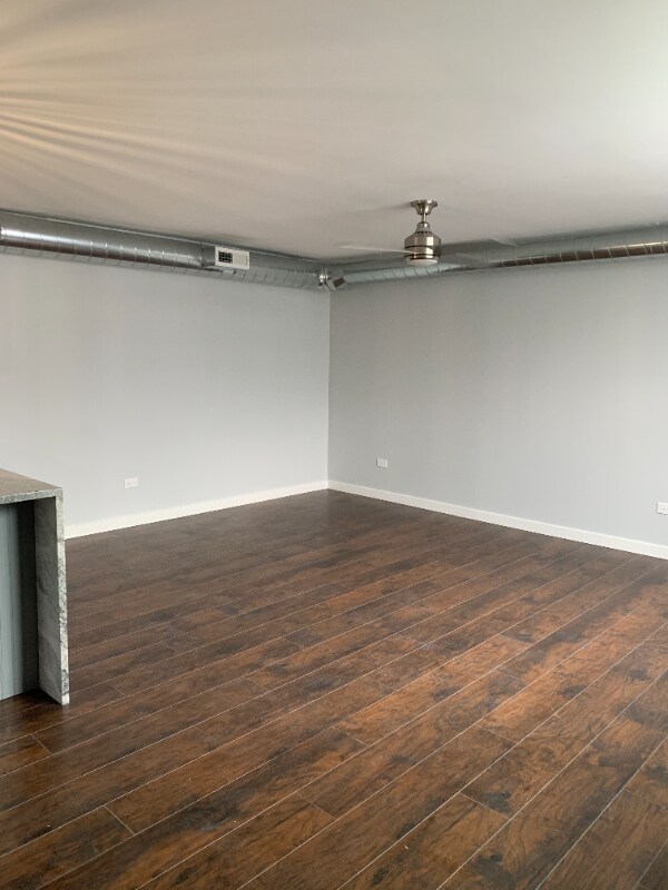 Building Photo - 2945 W Peterson Ave