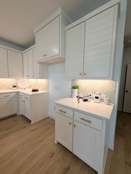 French Door refrigerator will be added prior to moving in - 4729 Spinner St