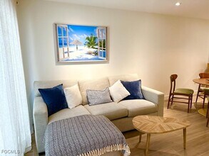 Building Photo - 72 7th St S