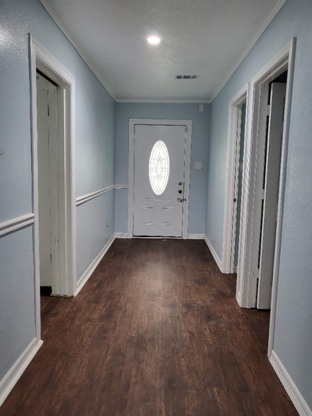 Building Photo - 3325 Tampa St