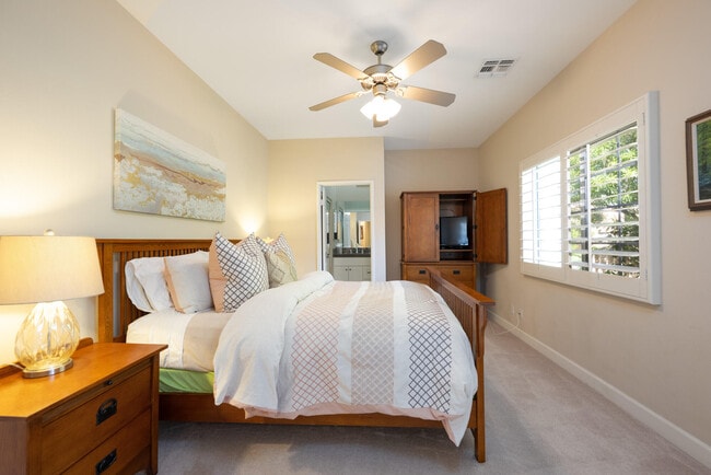 Building Photo - 80395 Green Hills Dr