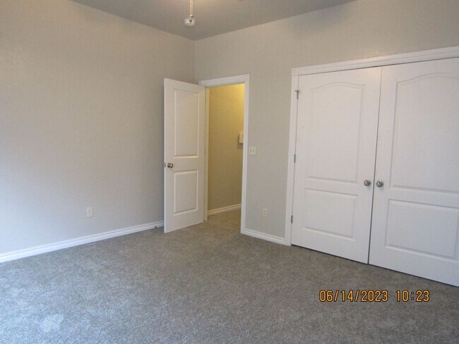 Building Photo - ALL ELECTRIC HOME!! PETS NEGOTIABLE WITH OWNER APPROVAL!!