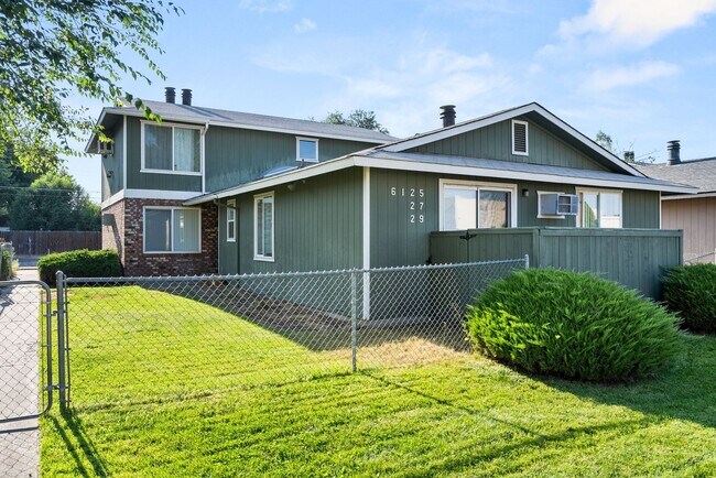 Primary Photo - 6125 N Addison St