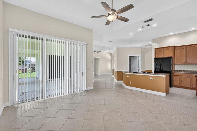Building Photo - 379 NW La Playa St