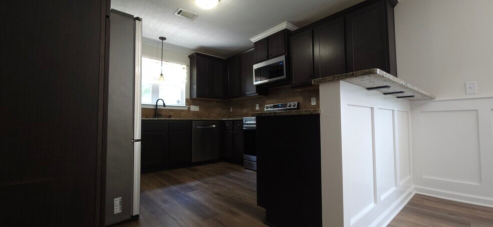 Kitchen - 473 Sebastian Dr