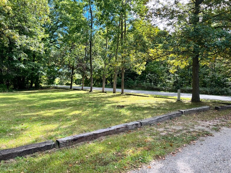 Building Photo - 1845 E Hickory Rd