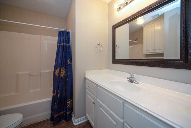 Building Photo - 16384 Sun View Ln