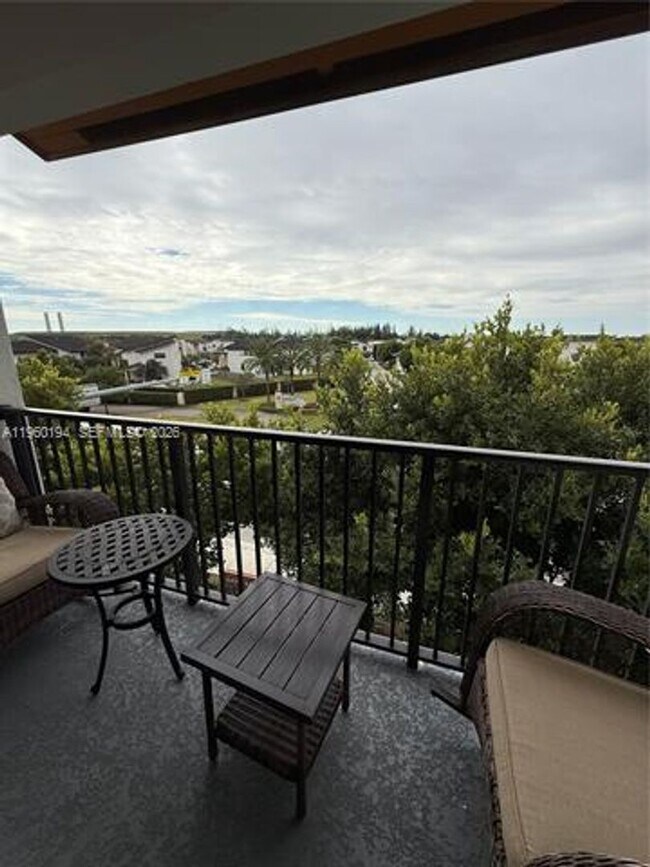 Building Photo - 7815 NW 104th Ave