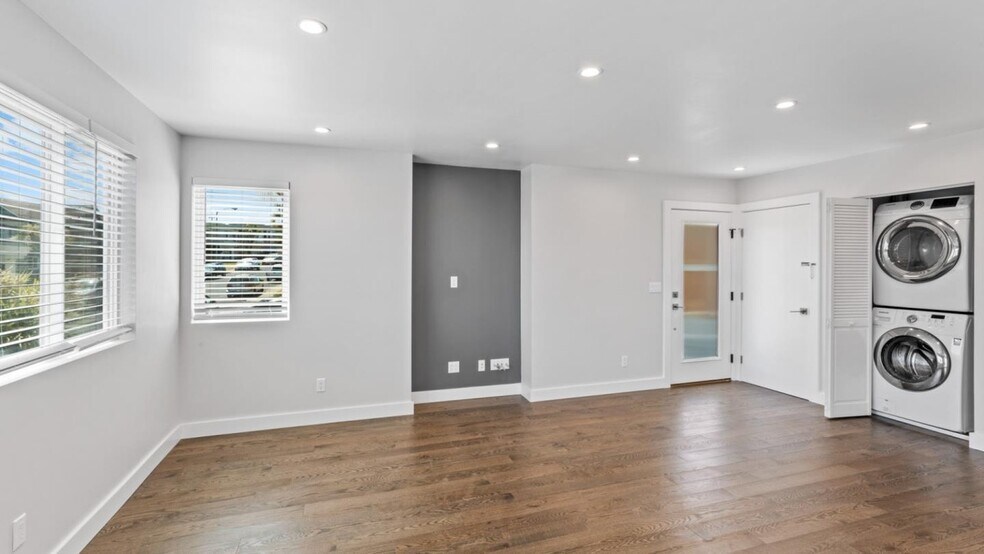 Building Photo - 52 Avalon Dr