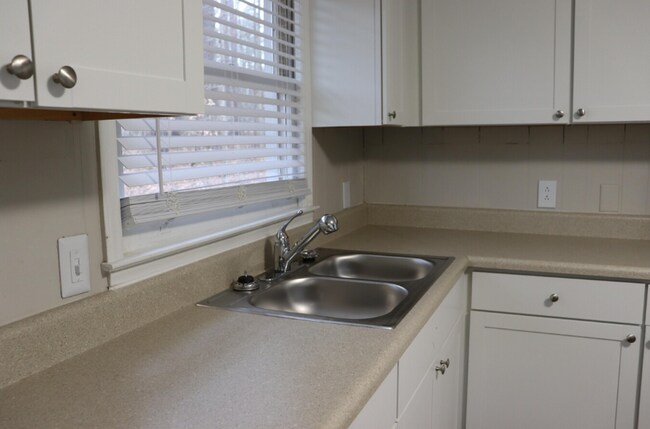 Building Photo - 127 Allendale Dr