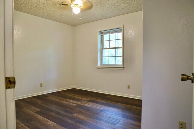 Building Photo - 16280 Hardwood Ln
