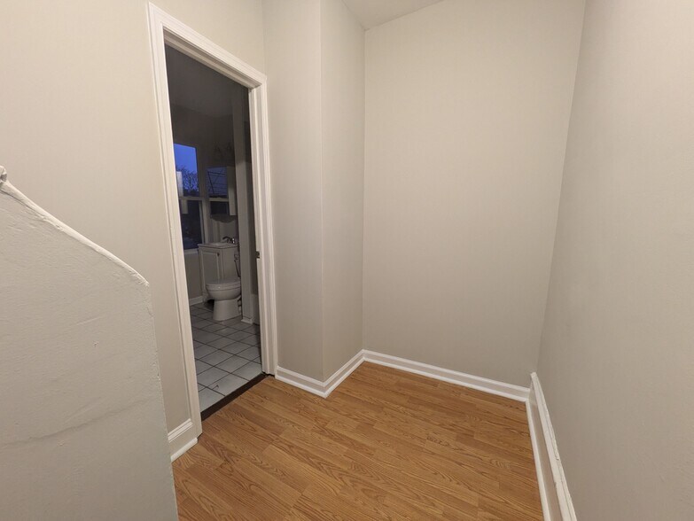 Building Photo - 653 Chain St