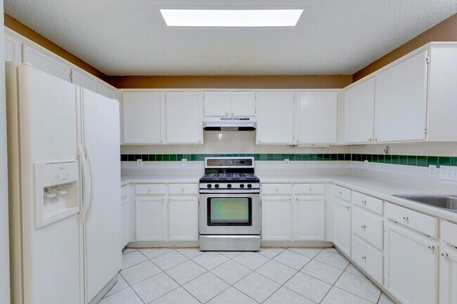 Building Photo - 1807 Timber Ridge Dr