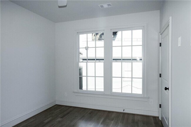 Building Photo - 96 Sheridan Dr NE