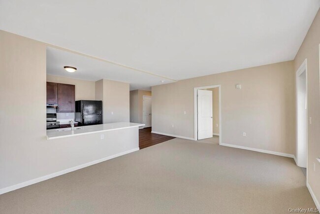 Building Photo - 3 Meadows Ln