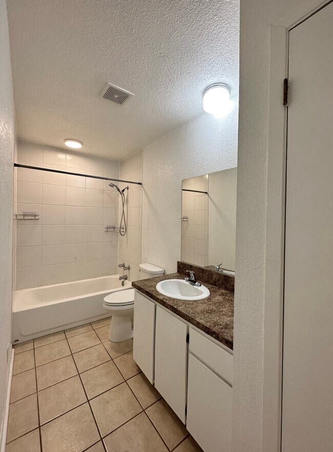 Building Photo - Central Plaza