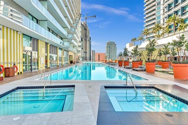 Building Photo - 1300 S Miami Ave