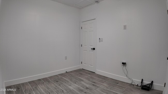 Building Photo - 1109 W Broadway Rd