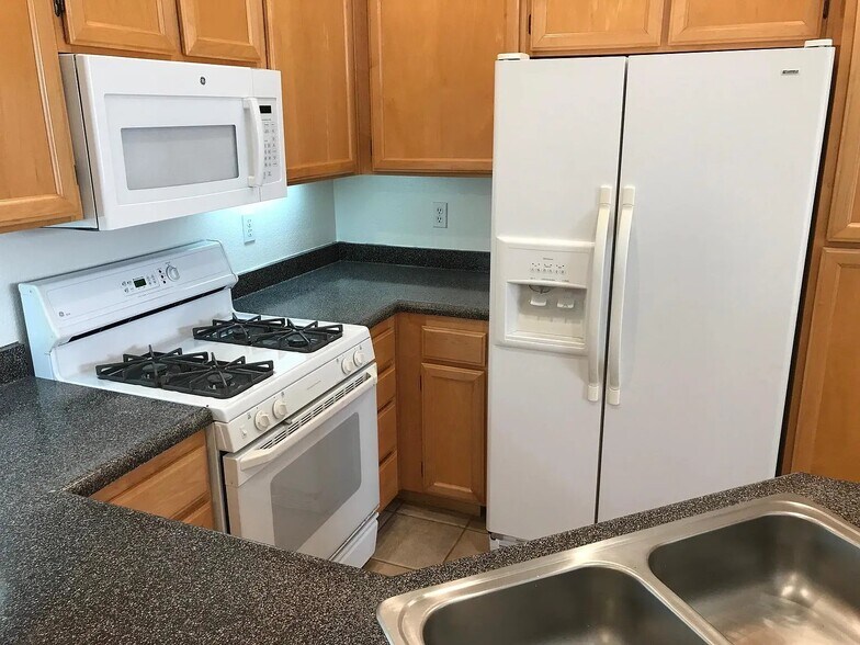 Building Photo - 402 Bay Berry Pl
