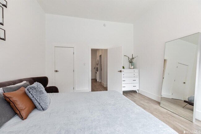 Building Photo - 1620 Broadway