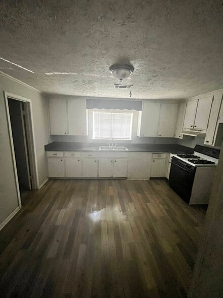 Building Photo - 3120 Lower Wetumpka Rd