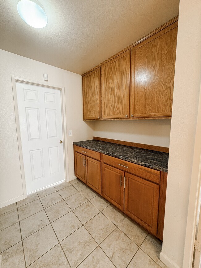 Building Photo - 71531 Sunnyvale Dr