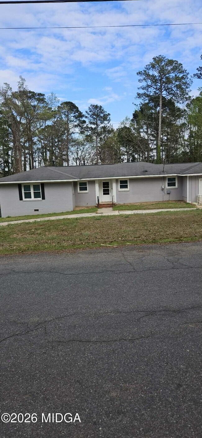 Building Photo - 912 Dogwood Cir