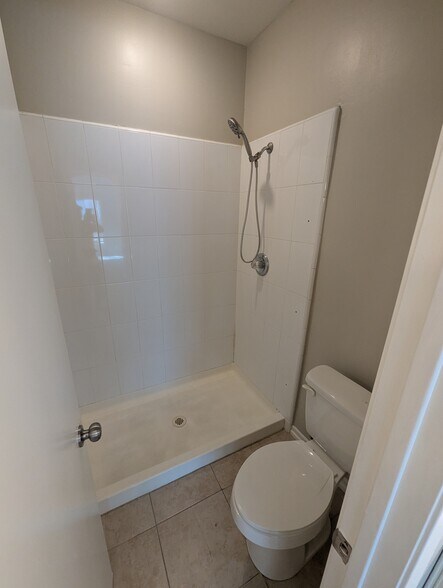 Building Photo - 211 Montana del Lago Dr