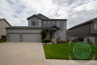 Building Photo - HUGE 3Bd/3Ba House in Bennington, NE!