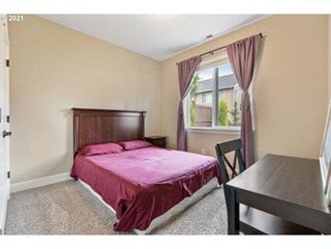 Building Photo - Beautiful 5 Bedroom with Den/Office and Large Bonus Room in Bethany Ridge!!!