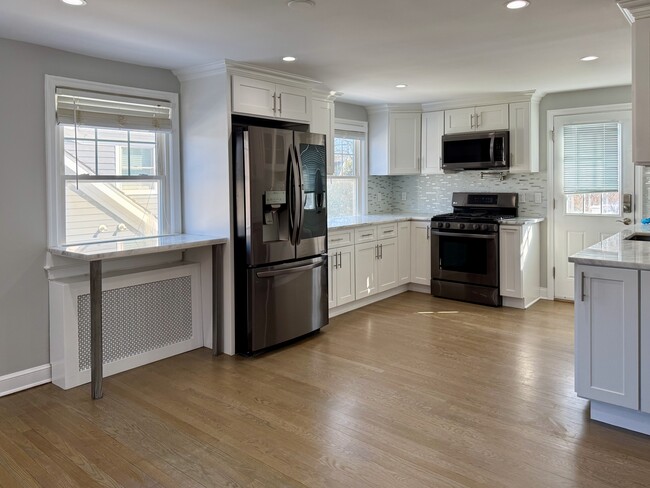 Building Photo - 191 Hobart Ave