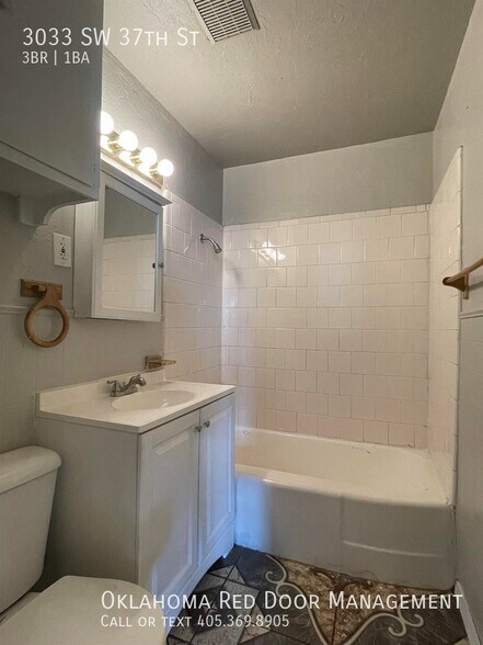 Building Photo - 3033 SW 37th St