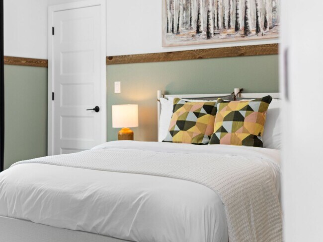 Building Photo - 4 bedroom Modern Home at Eagle Ridge Estates