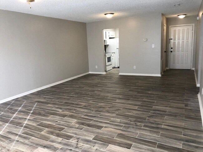 Building Photo - Charming 2BR Condo with Granite Countertops, Pool Access & Included Lawn Care