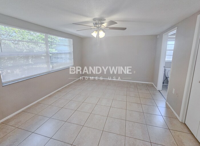Building Photo - 7815 Treasure Pointe Dr