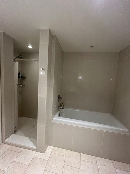 Separate Walk-in Shower & Bathtub - 10700 NE 4th St