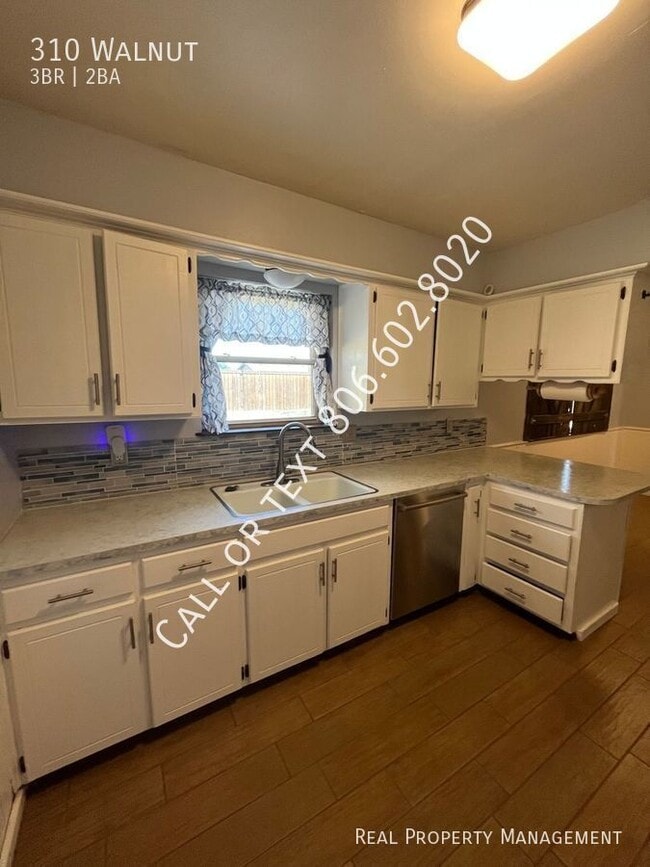 Building Photo - 310 Walnut-