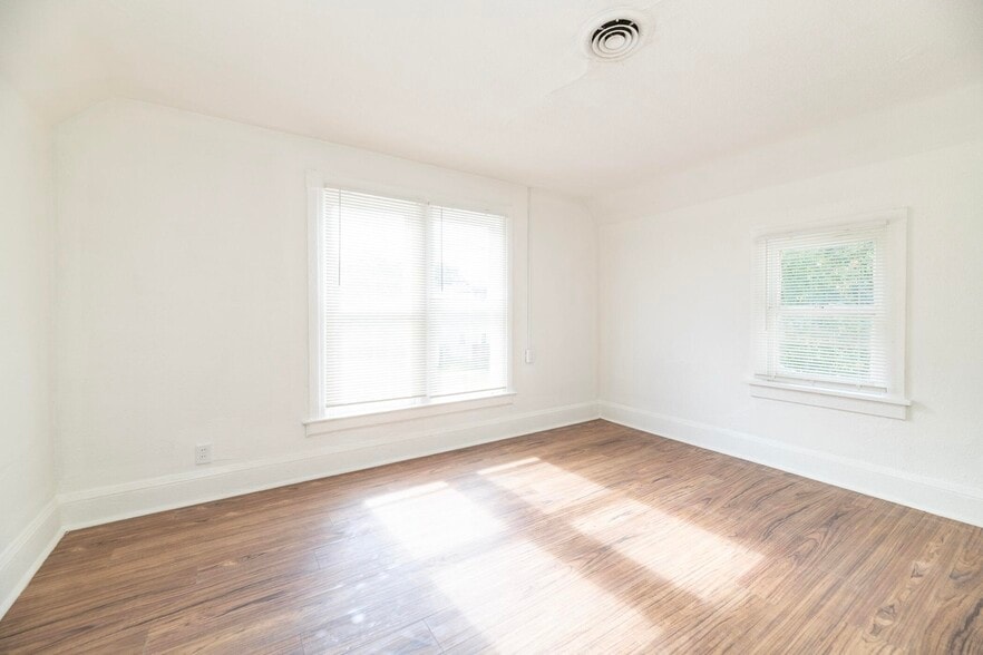 Bedroom 2 - 1221 Wells Pl