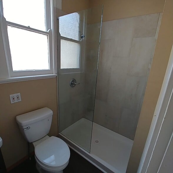 Building Photo - 559 E Epworth Ave