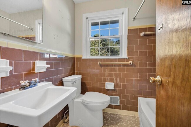 Building Photo - 1709 Woodfield Dr