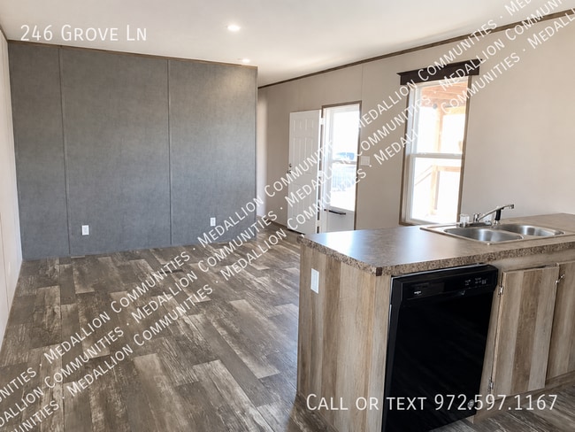 Building Photo - 246 Grove Ln