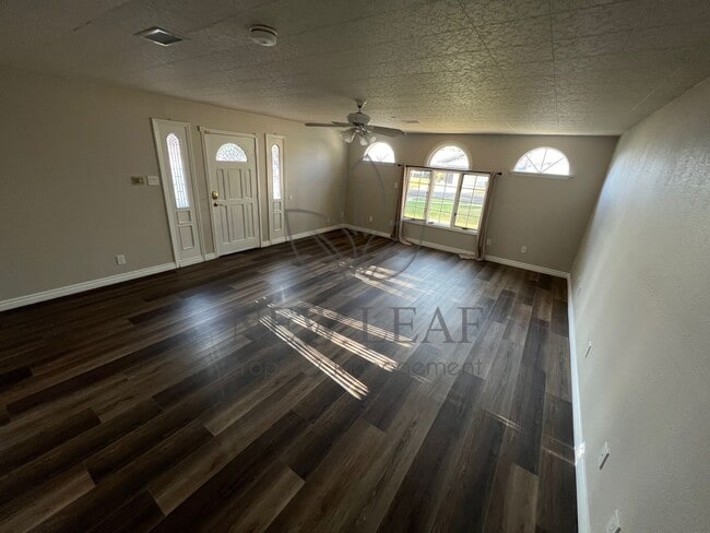 Building Photo - 22641 De Soto St