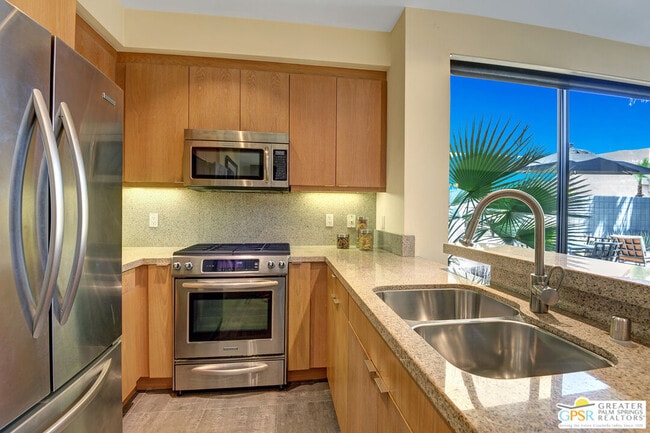 Building Photo - 1536 E Baristo Rd