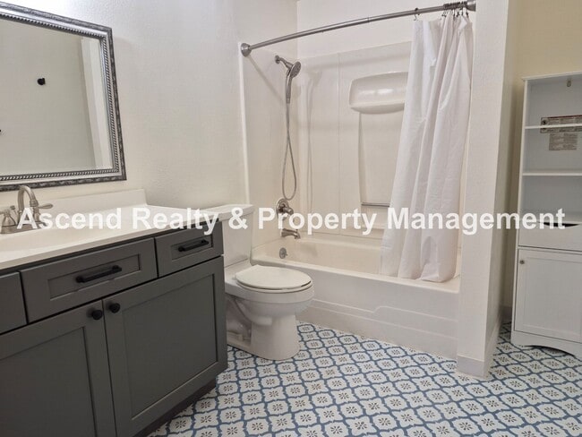 Building Photo - Need Space? This is the Place! Available NOW~Beautifully Updated 4Bed/3Bath Backs to Park Pets OK