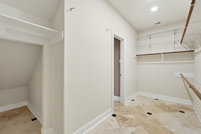 Building Photo - 2702 Pine tr