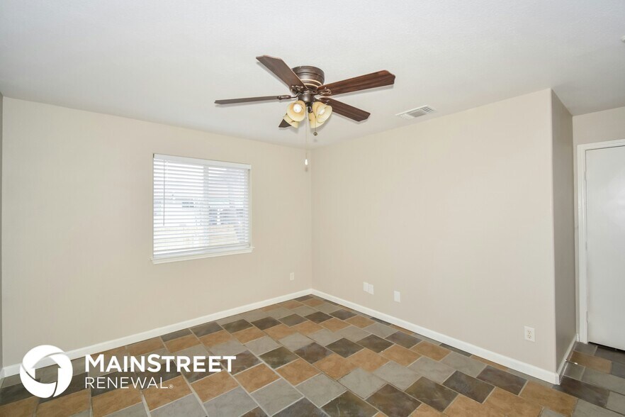 Building Photo - 10 4th St W