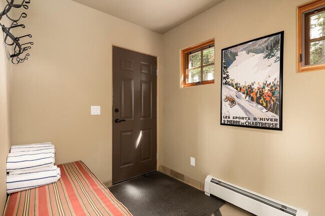 Building Photo - 4 Mountain Home Rd