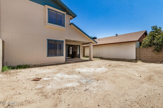 Building Photo - 10023 W Sells Dr